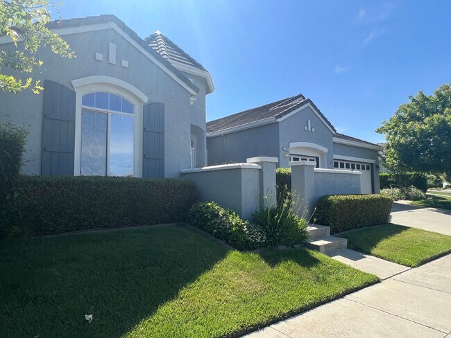 Building Photo - Beautiful Large Summerset III 2 Bedroom, 2...
