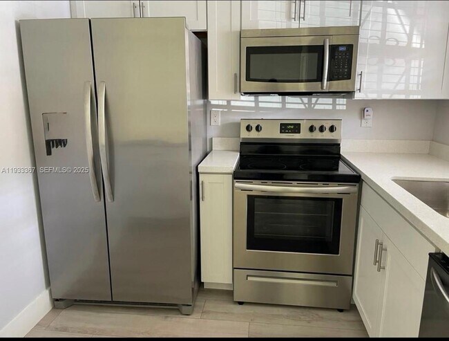 Foto del edificio - 8893 Fontainebleau Blvd