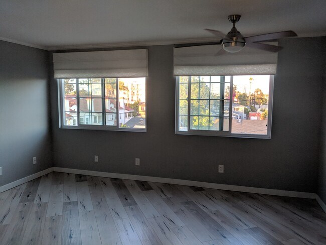 Top Floor Unit. Living Room - 4205 Ohio St