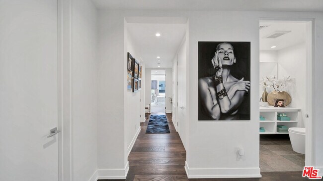 Foto del edificio - 450 S Palm Dr