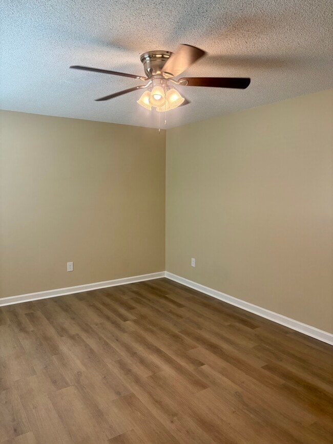 Bright living room with new flooring and ceiling fan - 1039 N Lakeshore Dr