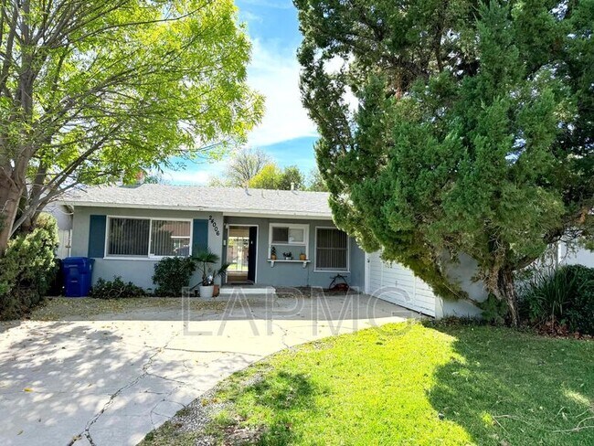 Foto del edificio - 24006 Archwood St