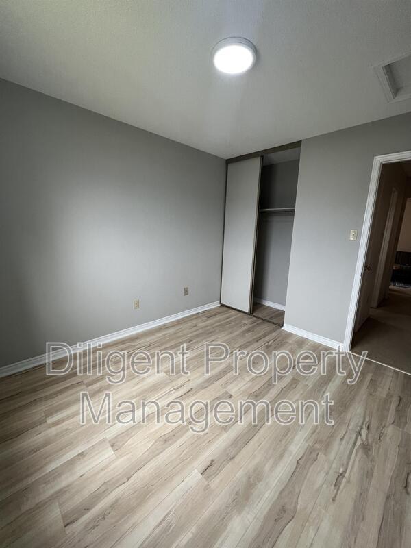 Building Photo - 1241 Huntington Cir