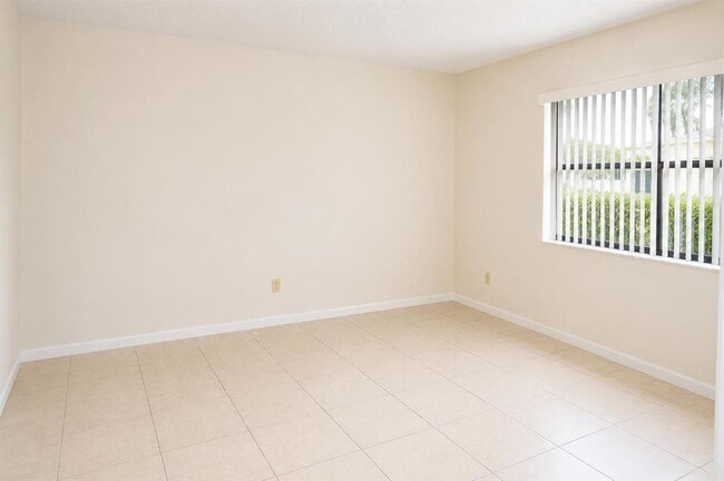 Building Photo - 11000 Royal Palm Blvd