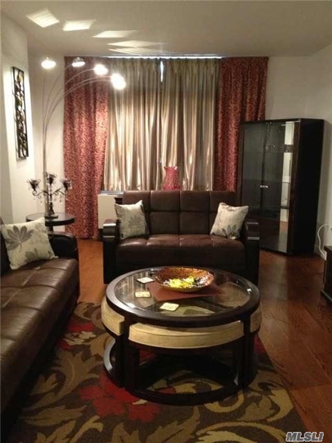 Foto del edificio - 40-26 College Point Blvd