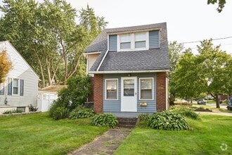 Building Photo - 1496 Huguelet St