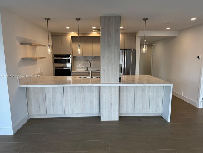 Building Photo - 251 Crandon Blvd
