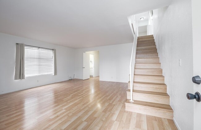 Building Photo - Charming Artesia Gem!