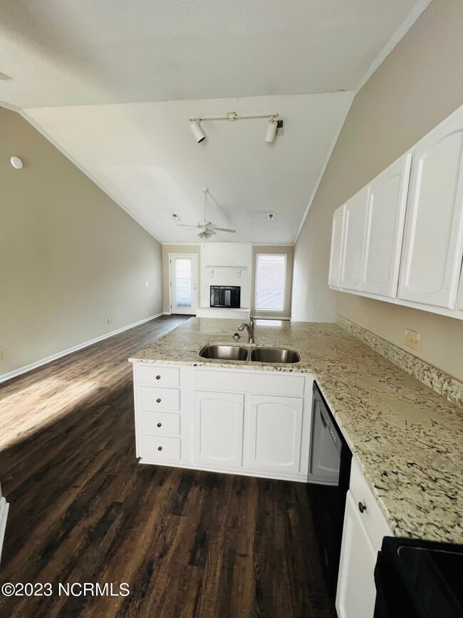 Building Photo - 16 Upton Ct Dr