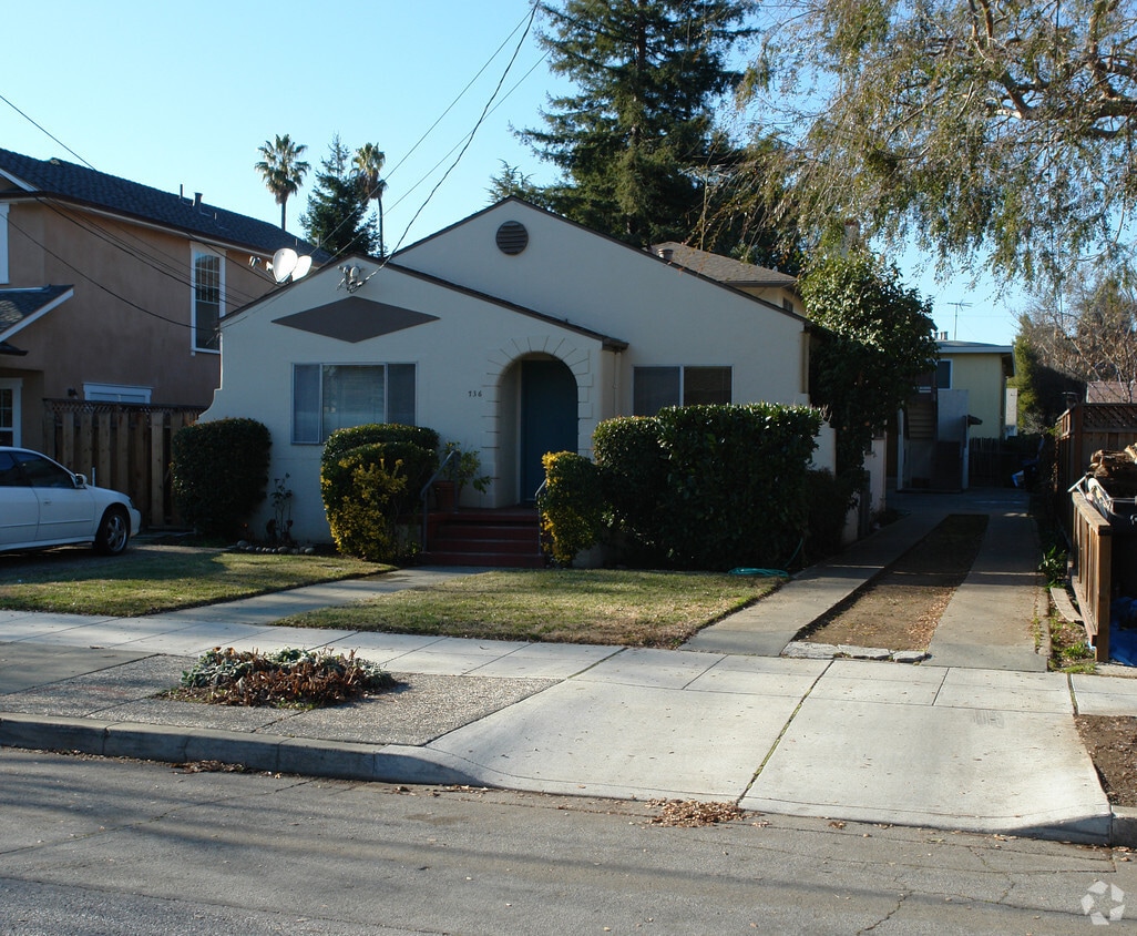 Foto principal - 736 Mountain View Ave