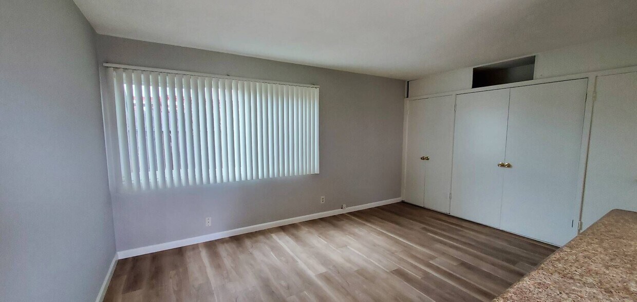 Primary Photo - 360 N Tustin St