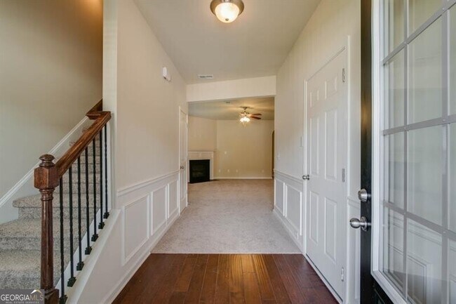 Building Photo - 6017 Cloverfield Way