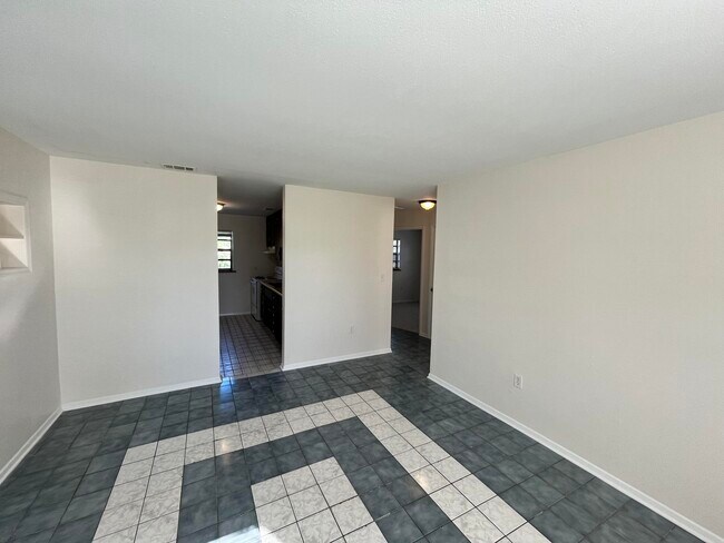 Foto del edificio - 2244 Shelby Dr