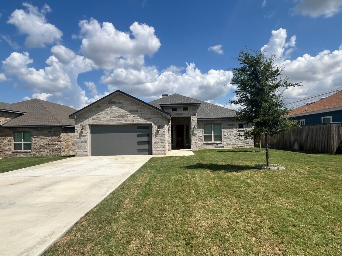 Foto principal - 4815 Viewcrest Rd