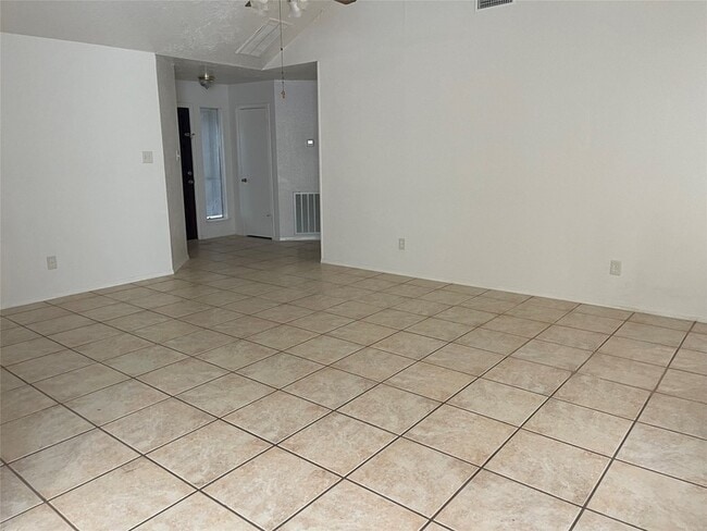 Building Photo - 10901 W Dogwood Dr