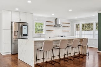 Building Photo - 8323 Cliffside Dr