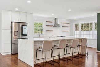 Building Photo - 8323 Cliffside Dr