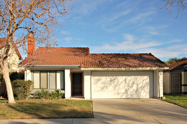 Building Photo - Light Bright 2BR/2BA Home in Oceanside!!!