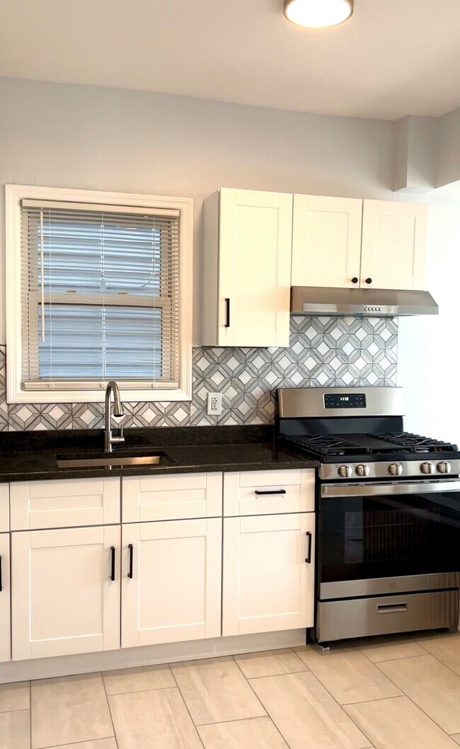 Cocina - 365 Belmont Ave