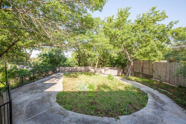 Foto del edificio - 3503 Loganwood Dr