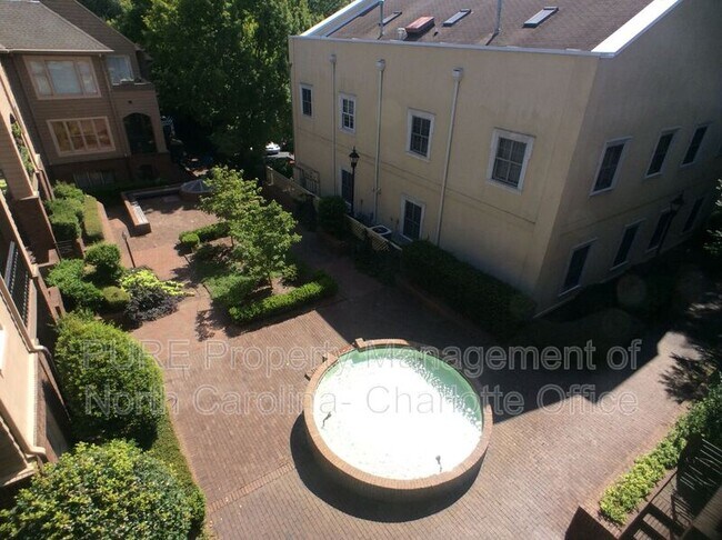 Building Photo - 1109 E Morehead St
