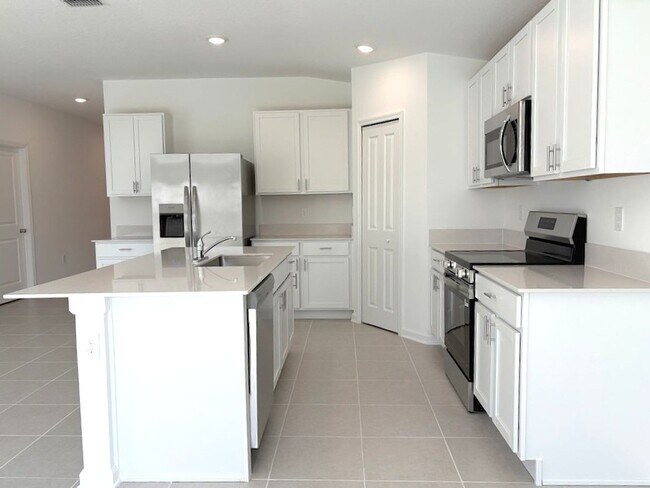 Foto del edificio - Brand New 4 Bedroom Home in Daytona Beach!