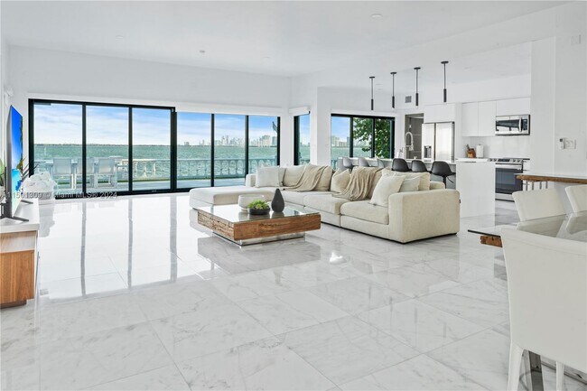 Foto del edificio - 1353 Bay Terrace