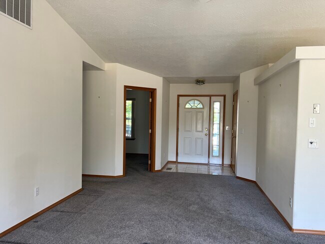 Building Photo - 1100 E Autumn Crest Loop