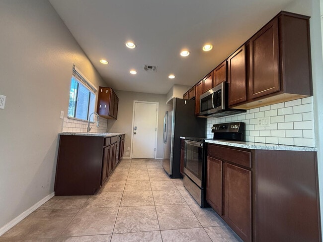 Foto del edificio - 506 E Townley Ave