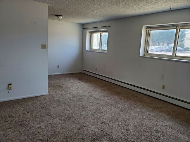 Building Photo - 4517 Parkview Dr