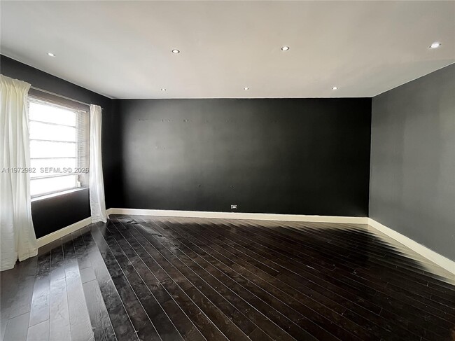 Building Photo - 742 12th St