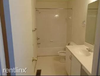 Building Photo - 2 br, 2.5 bath Townhome - 808 Settlement Dr