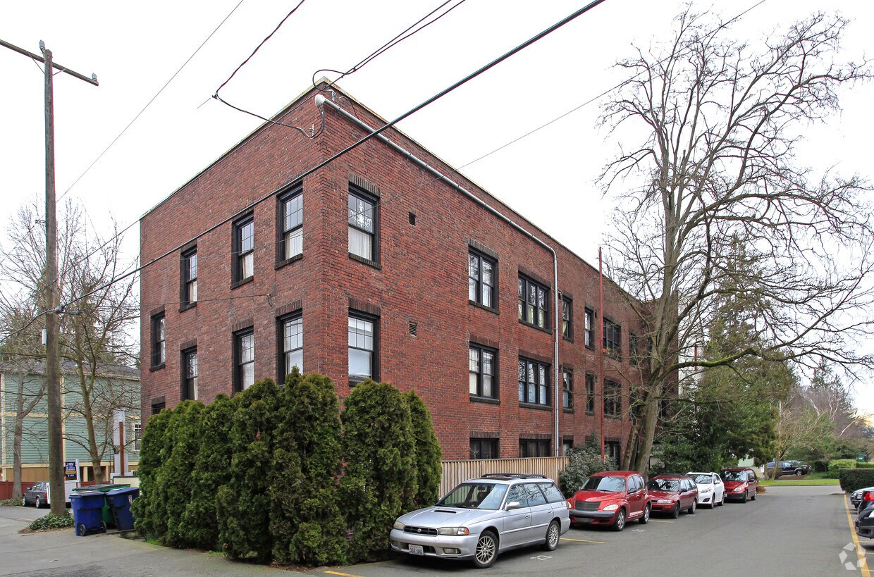 Building Photo - 323 16th Ave E
