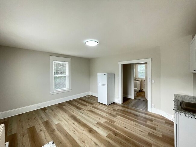 Building Photo - 55 Henriette St