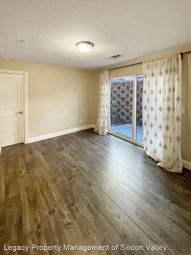 Building Photo - 3 br, 3.5 bath House - 539 Sally Garden Court