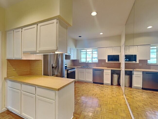 Foto del edificio - 6205 Greenway Rd