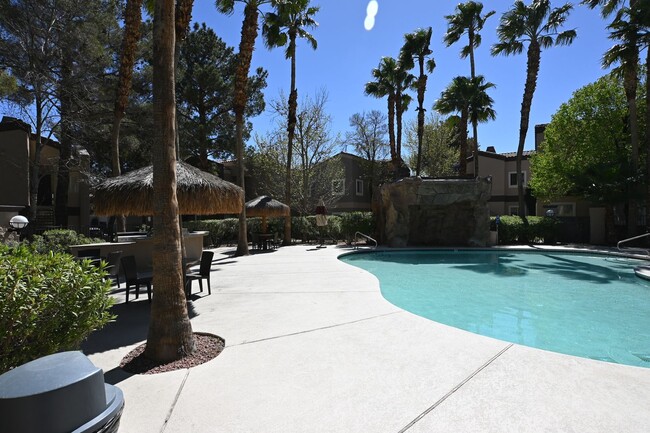 Building Photo - 5250 S Rainbow - 1 Bedroom Condo - Spanish...