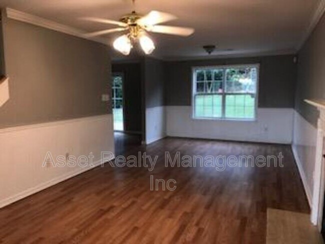 Foto del edificio - 432 Drakewood Rd