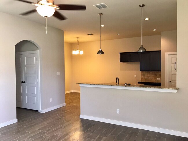 Building Photo - LUXURY DUPLEX LOCATED IN MIDLOTHIAN, TEXAS!