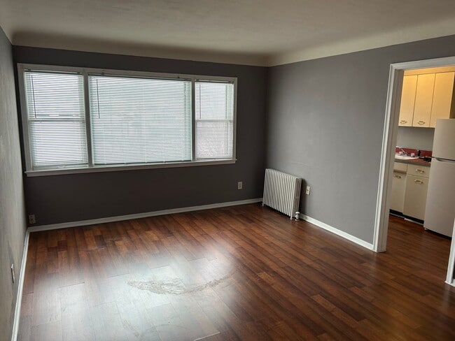 Foto del edificio - Upper level 1 Bedroom in W St Paul!! Move ...