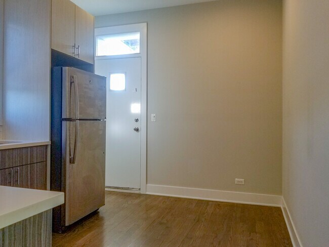 Photo - 2620 N Rockwell St Apartments