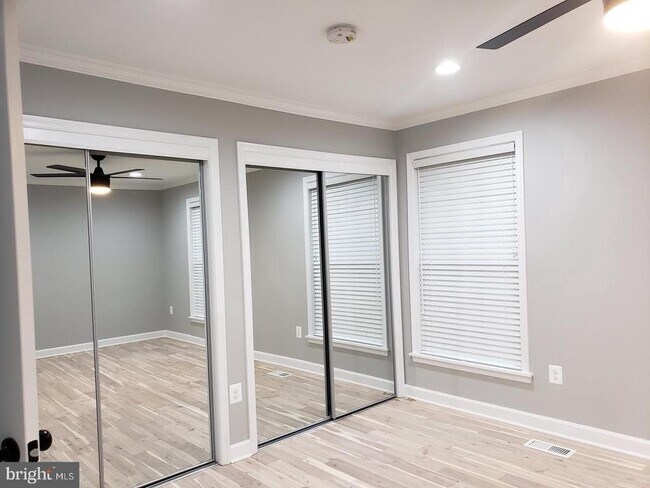 Foto del edificio - 2510 S Walter Reed Dr