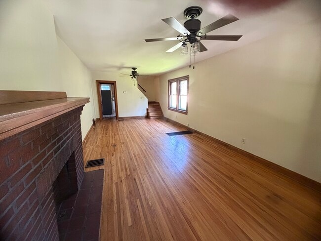 Building Photo - 2757 Indianola Ave