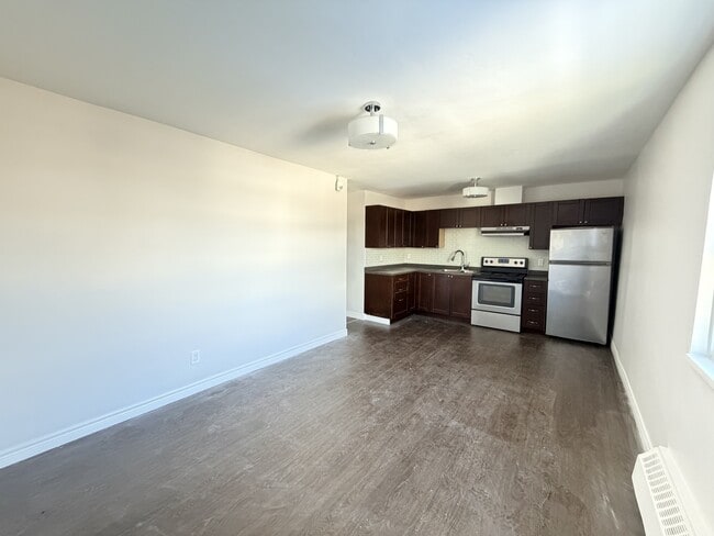 Building Photo - 20 Bradmon Dr