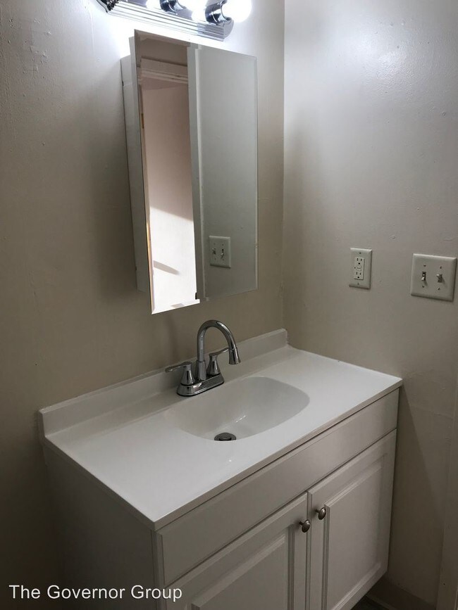 Foto del edificio - 6561 N Harrison St