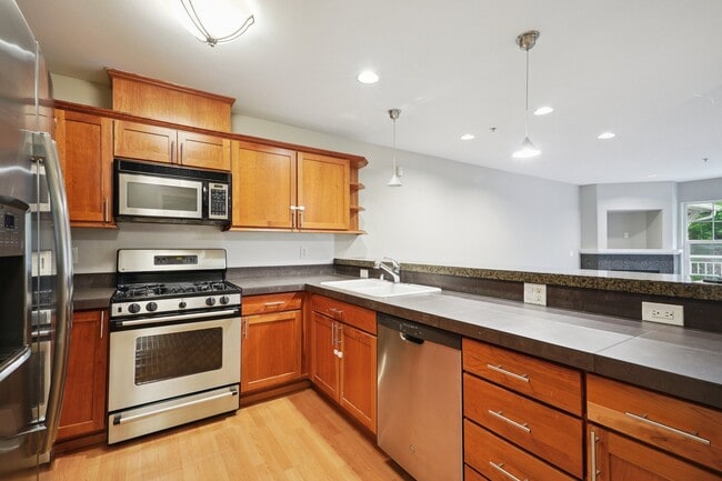 Building Photo - 1415 6th Ave N