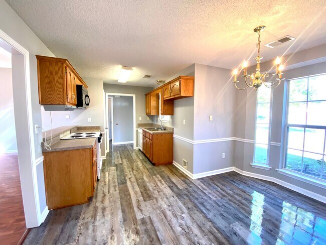 Foto del edificio - ****JUST REDUCED****7409 Crystal Dr Horn L...