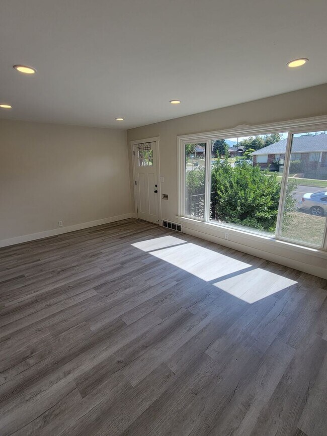 Foto del edificio - Theall Triplex