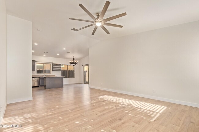 Building Photo - 2669 E Bellerive Dr