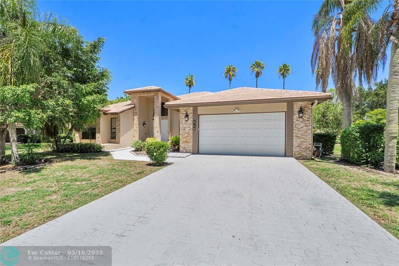 Foto principal - 645 NW 102nd Ave